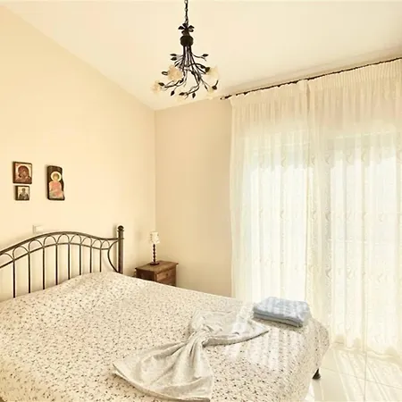 Villa Helios Sea Front - 3 Bedrooms 7 Guests *