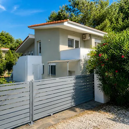 Villa Helios Seafront Rachoni - 3 Bedrooms 7 Guests