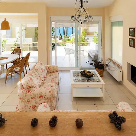 Helios Seafront Rachoni - 3 Bedrooms 7 Guests Vila