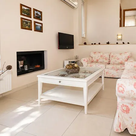 Villa Helios Seafront Rachoni - 3 Bedrooms 7 Guests