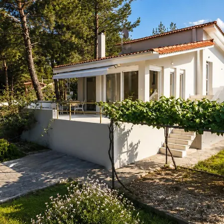 Helios Seafront Rachoni - 3 Bedrooms 7 Guests